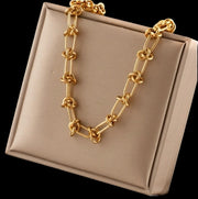 18K GOLD PLATED KNOT STYLE NECKLACE